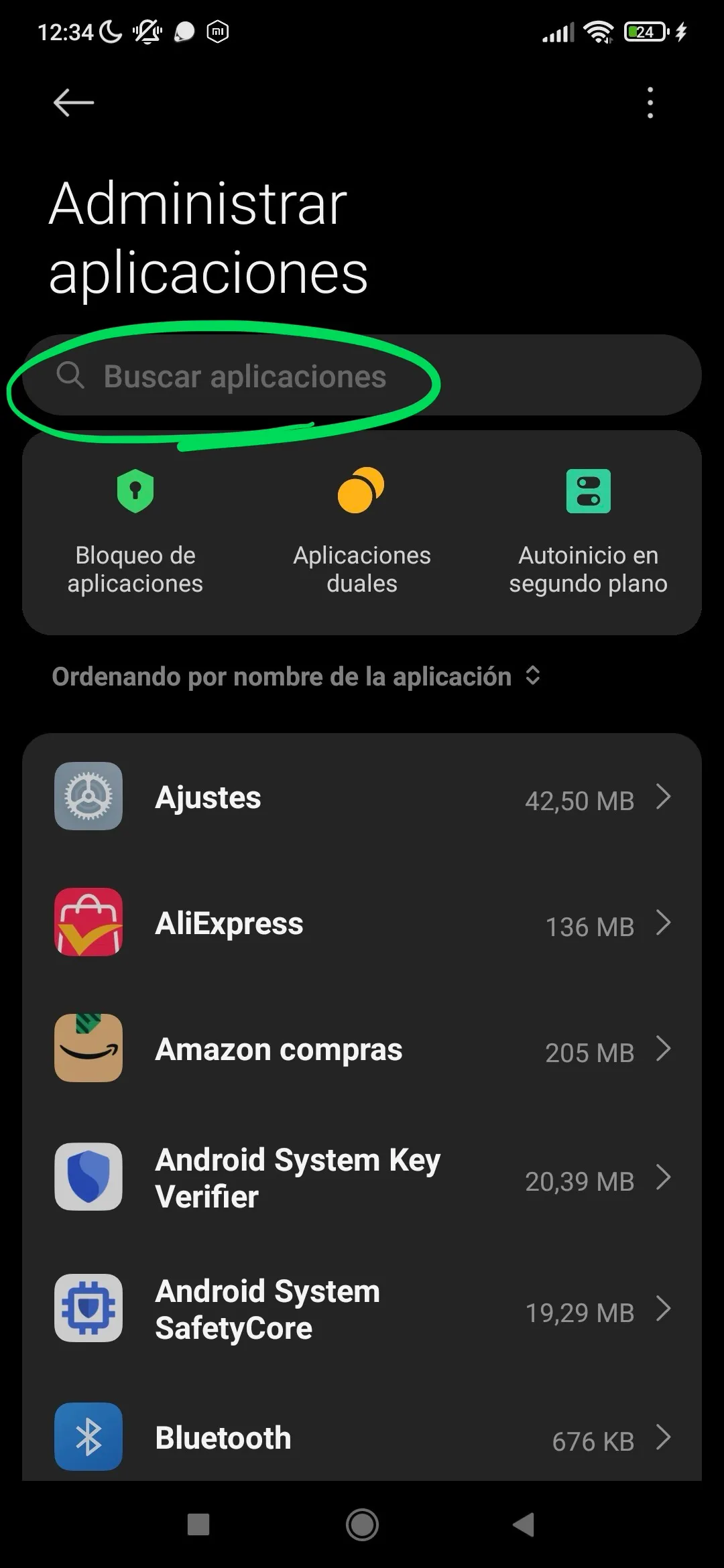 Paso 4: Busca 'Mundo Fallas' en la lista de aplicaciones.